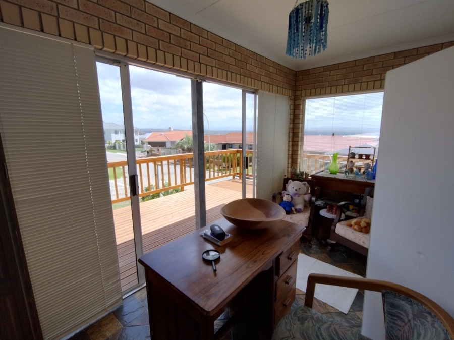 3 Bedroom Property for Sale in Wavecrest Eastern Cape